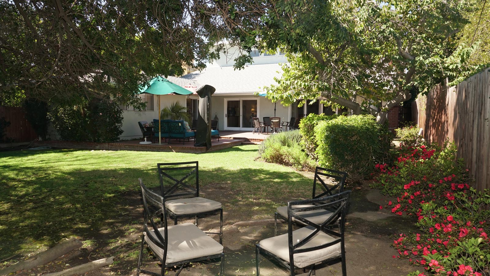 Friendly House LA - Photo 4