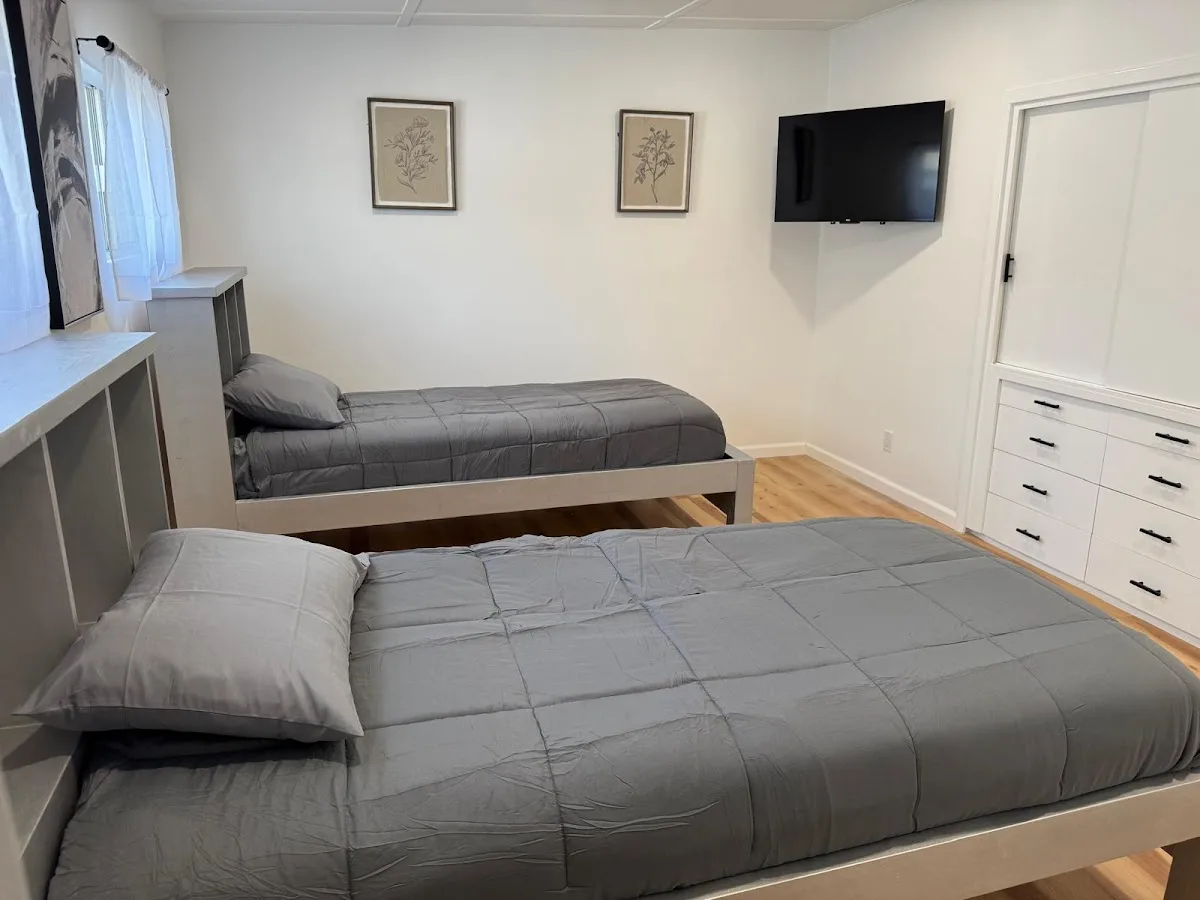 Bridges Recovery Co-Ed Sober Living Homes Los Angeles - Photo 2