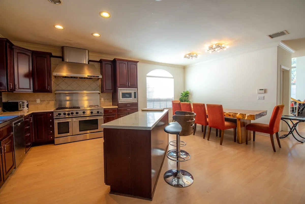 The Nook Sober Living in Los Angeles for Men - Photo 2