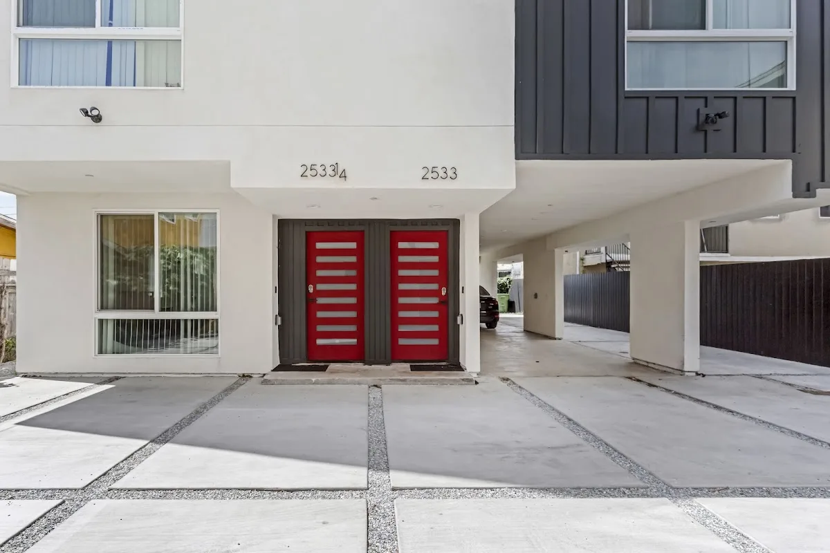 Gracious Wellsprings Sober Living - Photo 2