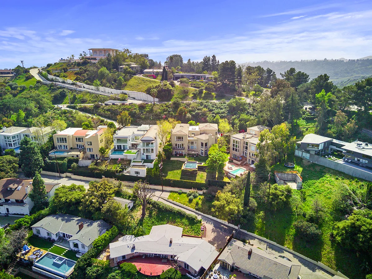 Red Door Life - Photo 1