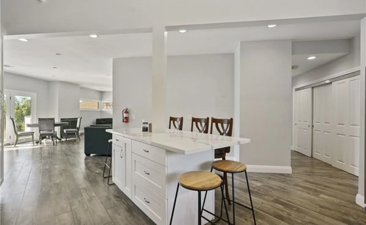 Tarzana Recovery Center - Photo 1