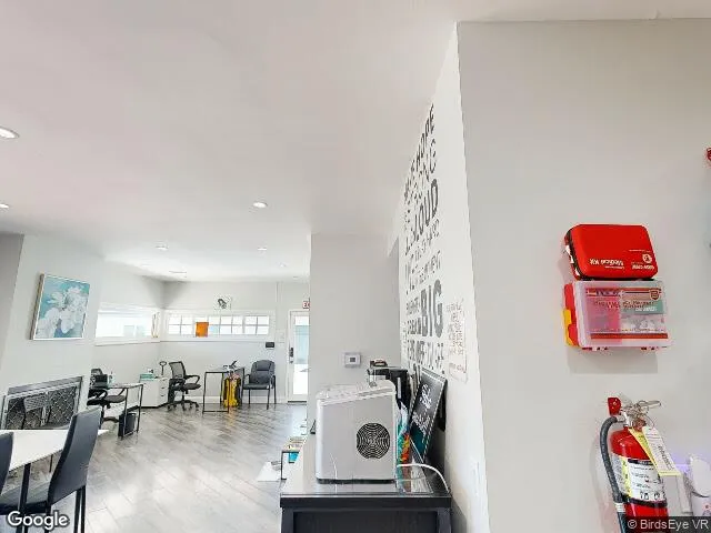 Tarzana Recovery Center - Photo 6