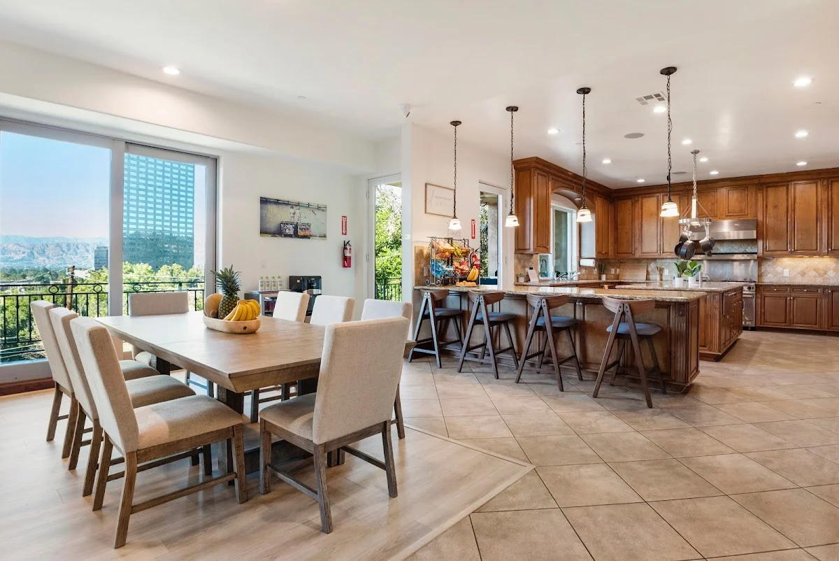 Luxe Recovery | Luxury Rehab & Detox - Photo 4